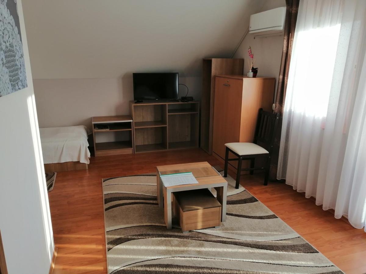 Csipkehaz Apartman แชร์เคสเซอเลอ ภายนอก รูปภาพ