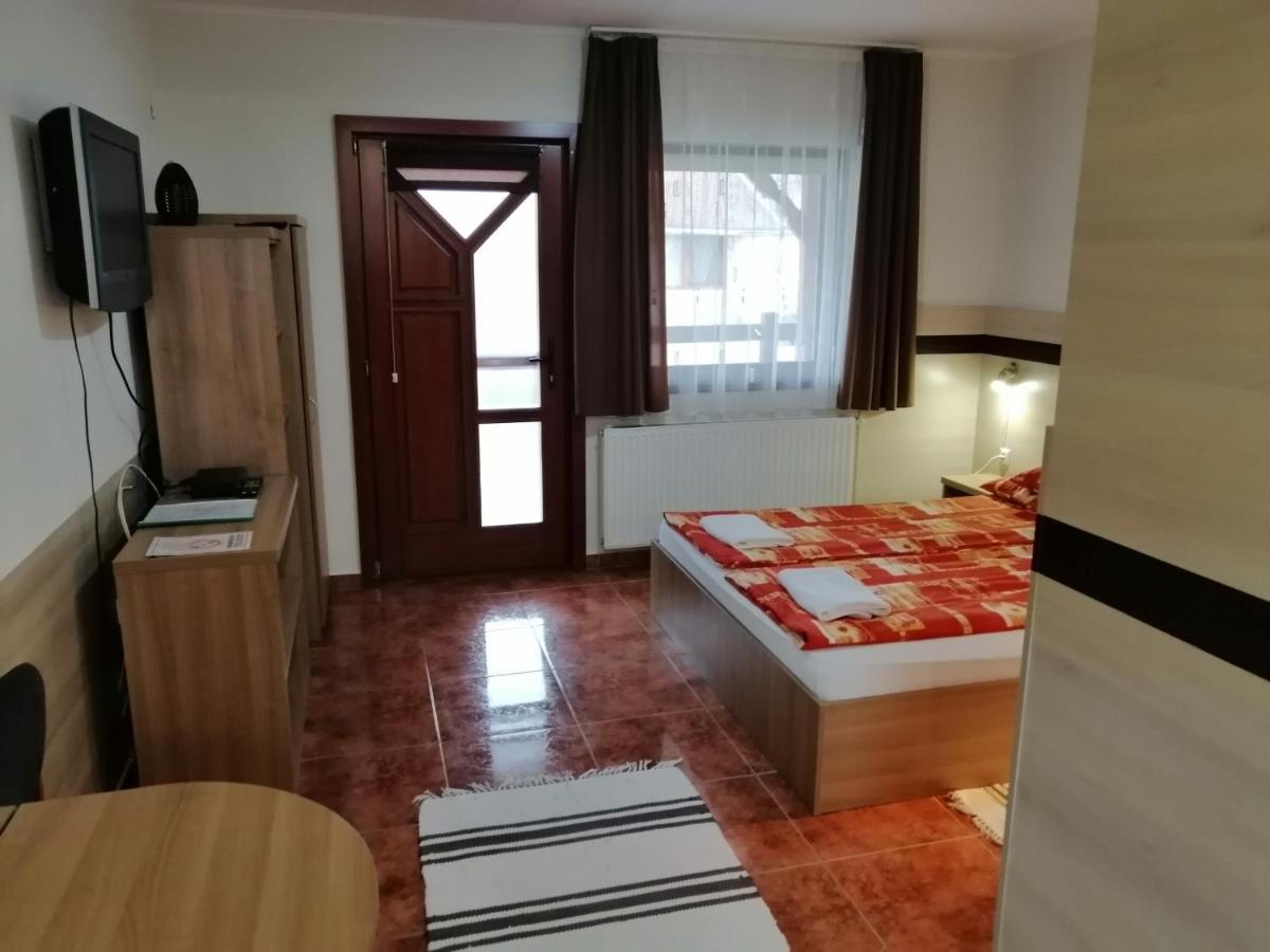 Csipkehaz Apartman แชร์เคสเซอเลอ ภายนอก รูปภาพ
