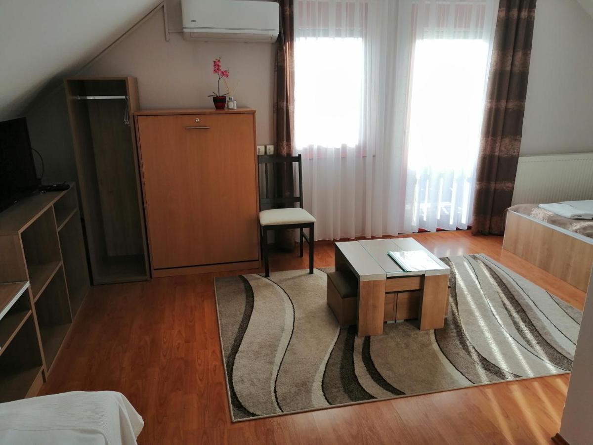 Csipkehaz Apartman แชร์เคสเซอเลอ ภายนอก รูปภาพ
