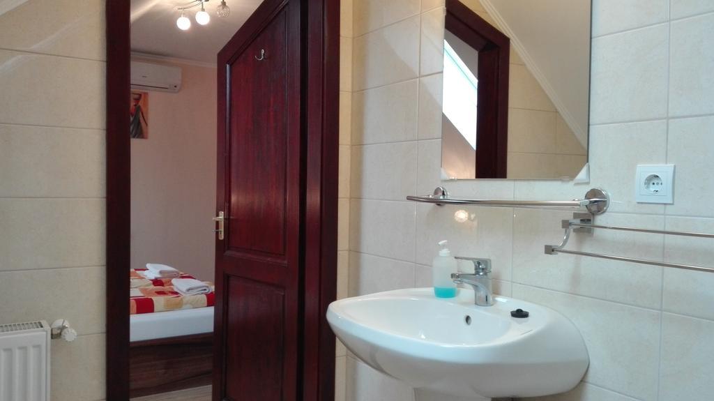 Csipkehaz Apartman แชร์เคสเซอเลอ ภายนอก รูปภาพ