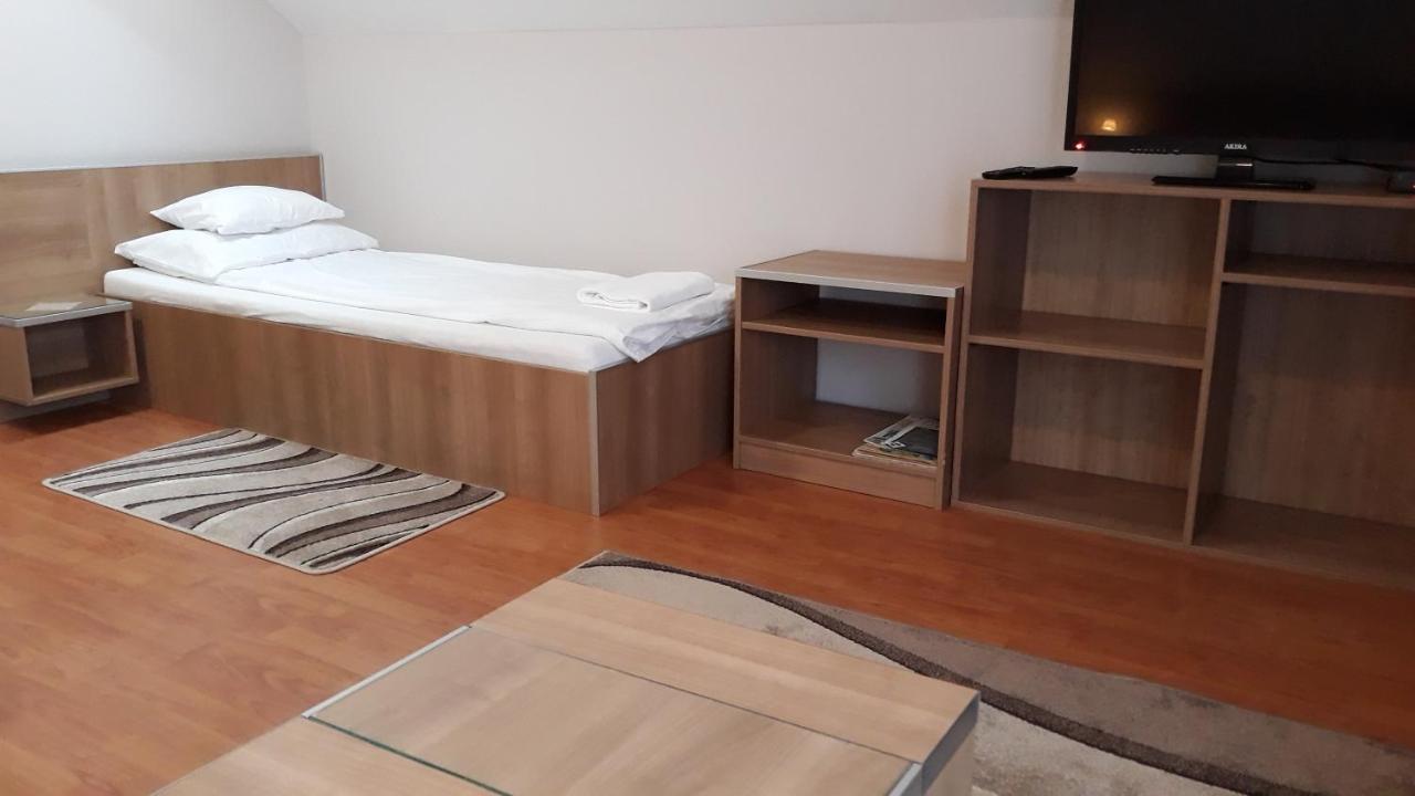 Csipkehaz Apartman แชร์เคสเซอเลอ ภายนอก รูปภาพ